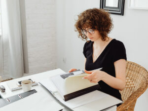 Lady working with a file in his hand. Cover Letter Mistakes to Avoid.